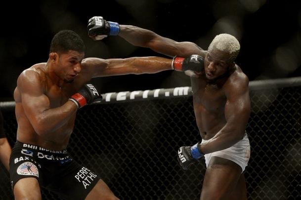 Imagens do UFC Fight Night 56, em Uberlndia - Dhiego Lima (bermuda preta) venceu Jorge Blade por deciso unnime