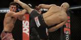 Imagens do UFC Fight Night 56, em Uberlândia - Warlley Alves (bermuda preta) venceu Alan Jouban por decisão unânime