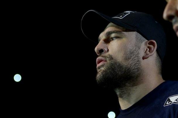 Imagens do UFC Fight Night 56, em Uberlndia - Ovince St. Preux (bermuda rosa) venceu Maurcio Shogun por nocaute tcnico aos 34s do primeiro round