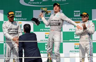 Nico Rosberg e Lewis Hamilton fizeram a dobradinha para a equipe da Mercedes. A torcida brasileira tambm festejou com a terceira colocao de Felipe Massa
