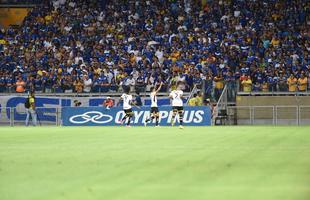 Imagens do confronto entre Cruzeiro e Criciúma, pela 33ª rodada do Campeonato Brasileiro, no Mineirão