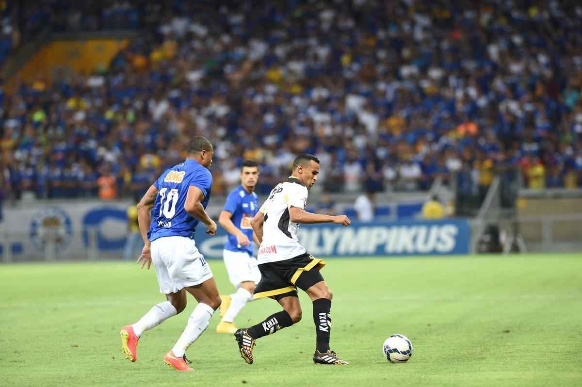 Imagens do confronto entre Cruzeiro e Cricima, pela 33 rodada do Campeonato Brasileiro, no Mineiro