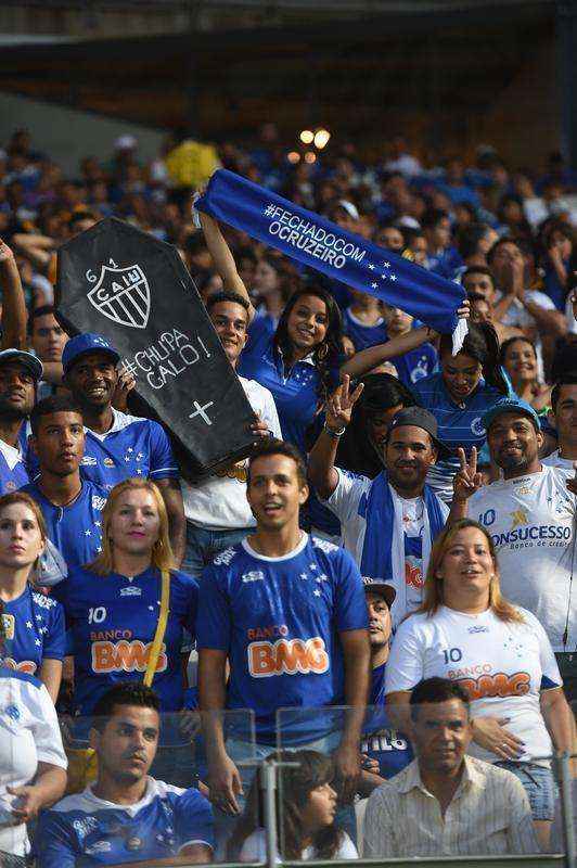 Imagens da torcida do Cruzeiro no jogo diante do Cricima , vlido pela 33 rodada da Srie B, no Mineiro