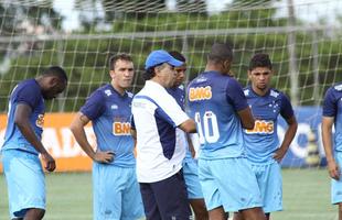 No dia seguinte ao primeiro clssico da final, jogadores do Cruzeiro treinam na Toca da Raposa II dispostos a conseguir reverter a vantagem de dois gols do Atltico na Copa do Brasil 