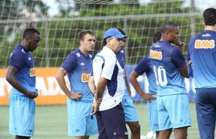 No dia seguinte ao primeiro clssico da final, jogadores do Cruzeiro treinam na Toca da Raposa II dispostos a conseguir reverter a vantagem de dois gols do Atltico na Copa do Brasil 