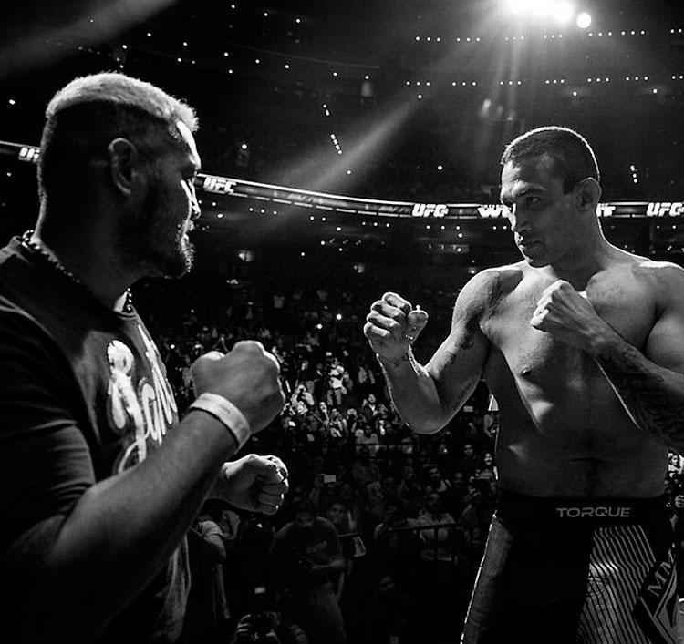 Imagens da pesagem e o evento pr-pesagem do UFC 180 - Protagonistas Mark Hunt e Fabricio Werdum