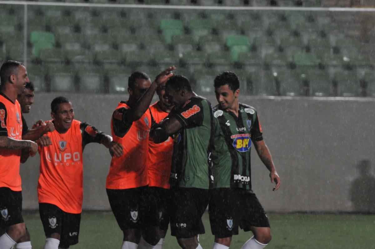 Fotos do jogo entre Amrica e Ava, no Independncia, pela 35 rodada da Srie B do Brasileiro