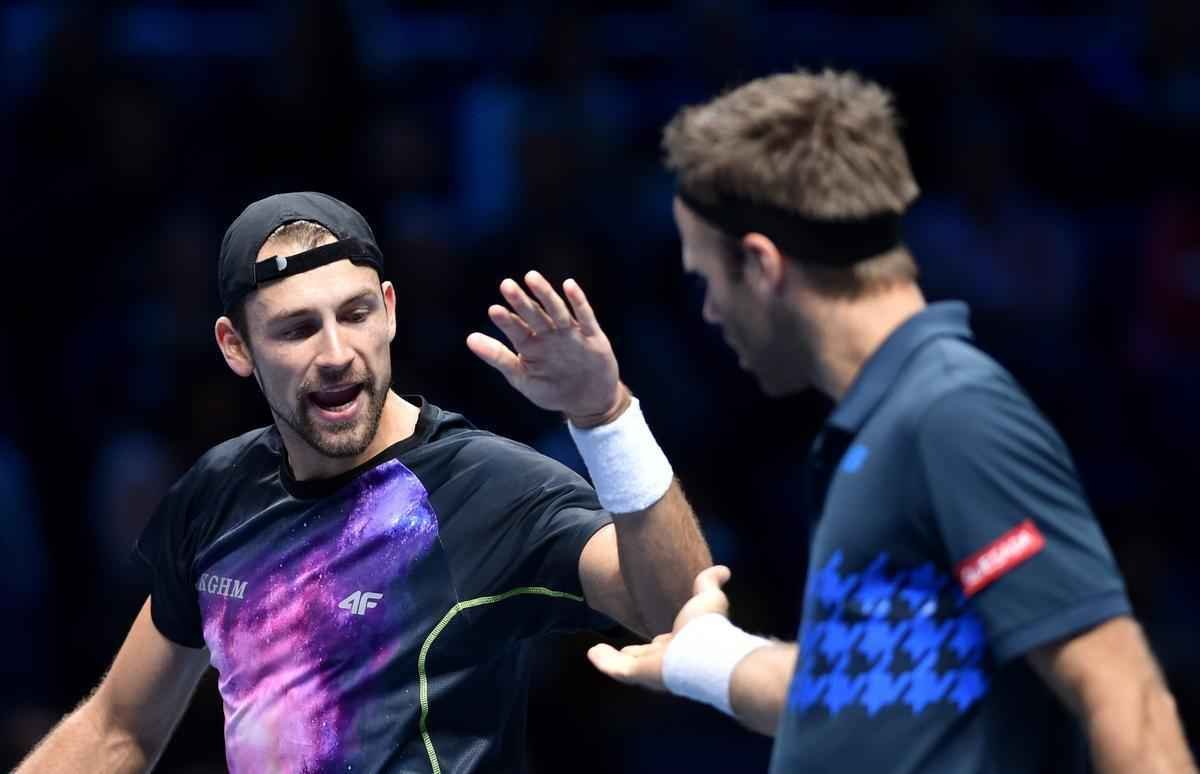 O Brasil pela primeira vez tem um representante na deciso de duplas do ATP Finals, torneio com as melhores parcerias da temporada. Neste sbado, o mineiro Marcelo Melo e o croata Ivan Dodig derrotaram o polons Lukasz Kubot e o sueco Robert Lindsted por 2 sets a 1, com parciais de 4/6, 6/4 e 10-6, em Londres.