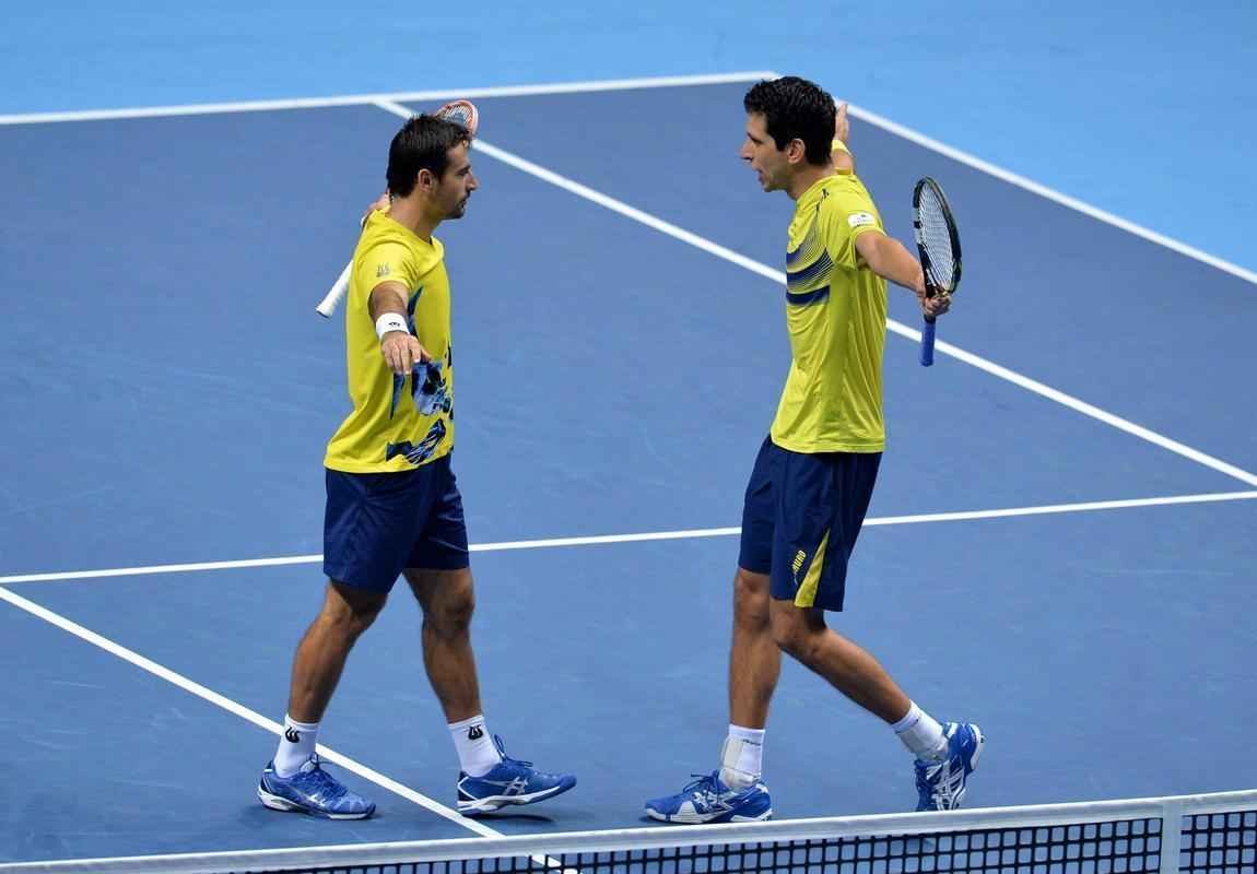 O Brasil pela primeira vez tem um representante na deciso de duplas do ATP Finals, torneio com as melhores parcerias da temporada. Neste sbado, o mineiro Marcelo Melo e o croata Ivan Dodig derrotaram o polons Lukasz Kubot e o sueco Robert Lindsted por 2 sets a 1, com parciais de 4/6, 6/4 e 10-6, em Londres.