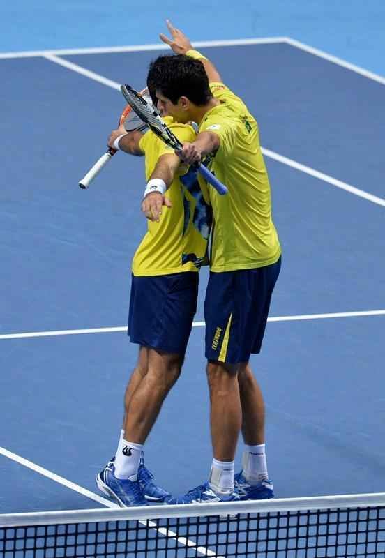 O Brasil pela primeira vez tem um representante na deciso de duplas do ATP Finals, torneio com as melhores parcerias da temporada. Neste sbado, o mineiro Marcelo Melo e o croata Ivan Dodig derrotaram o polons Lukasz Kubot e o sueco Robert Lindsted por 2 sets a 1, com parciais de 4/6, 6/4 e 10-6, em Londres.