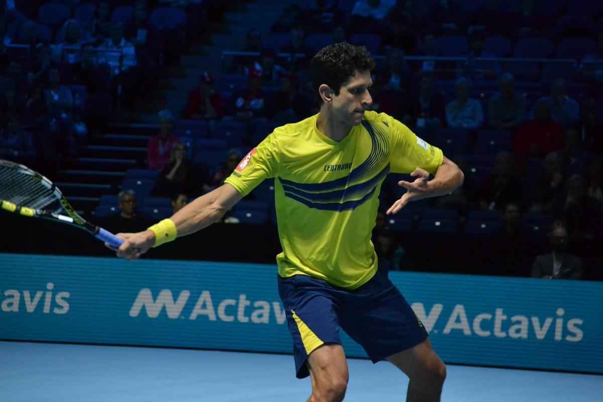 O Brasil pela primeira vez tem um representante na deciso de duplas do ATP Finals, torneio com as melhores parcerias da temporada. Neste sbado, o mineiro Marcelo Melo e o croata Ivan Dodig derrotaram o polons Lukasz Kubot e o sueco Robert Lindsted por 2 sets a 1, com parciais de 4/6, 6/4 e 10-6, em Londres.