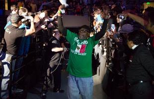 Fotos das lutas e bastidores do UFC 180, na Cidade do Mxico - Estrela dos eventos do UFC, Burt Watson, entrando no octgono