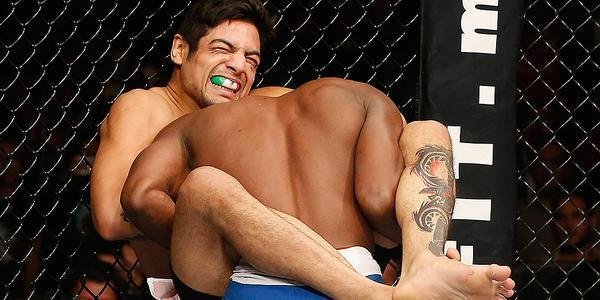 Fotos das lutas e bastidores do UFC 180, na Cidade do Mxico - Gabriel Benitez aplicou uma bela guilhotina em Humberto Brown no ltimo round da terceira luta
