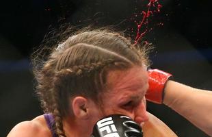 Fotos das lutas e bastidores do UFC 180, na Cidade do Mxico - Leslie Smith sofreu duro golpe de Jessica Eye, teve um grave corte na orelha esquerda, e foi derrotada por interrupo dos mdicos