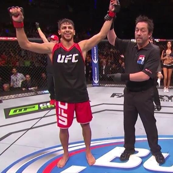 Fotos das lutas e bastidores do UFC 180, na Cidade do Mxico - Yair Rodriguez comemorando o ttulo do TUF Amrica Latina