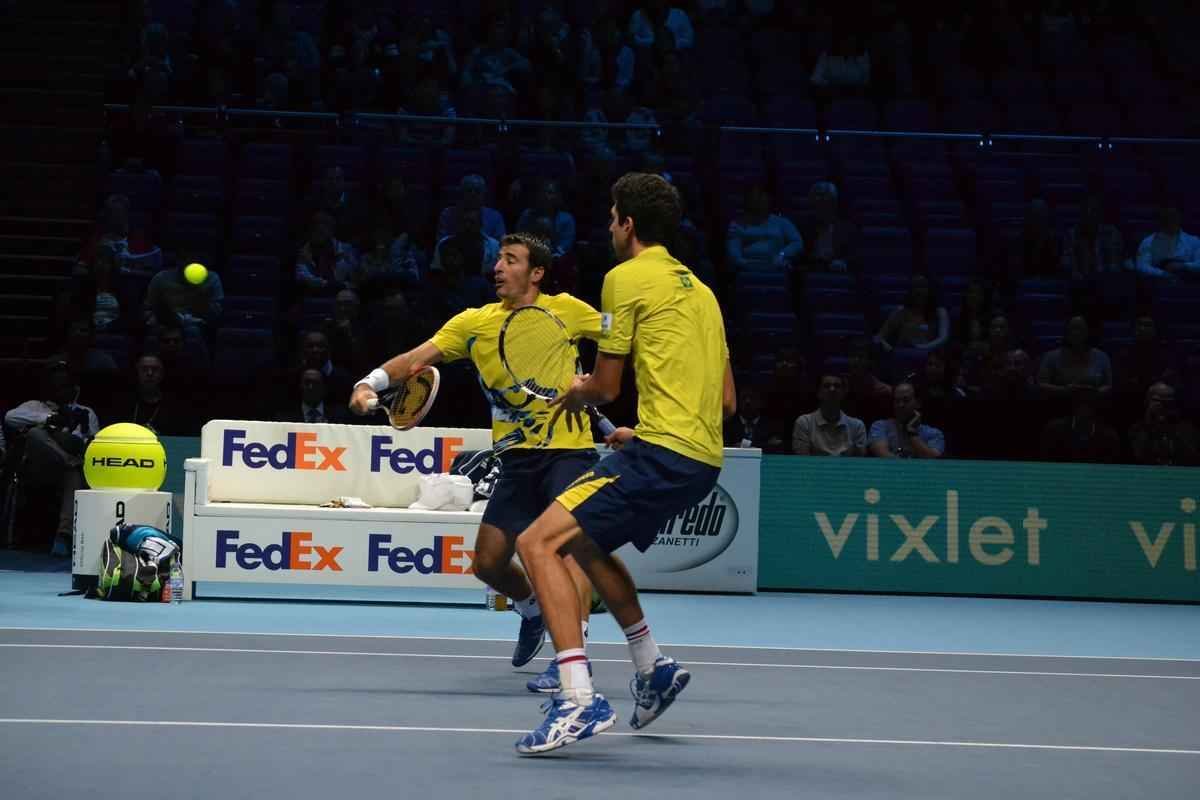 Vitria dos irmos norte-americanos Bob and Mike Bryan na deciso de duplas do ATP Finals sobre o mineiro Marcelo Melo e o croata Dodig