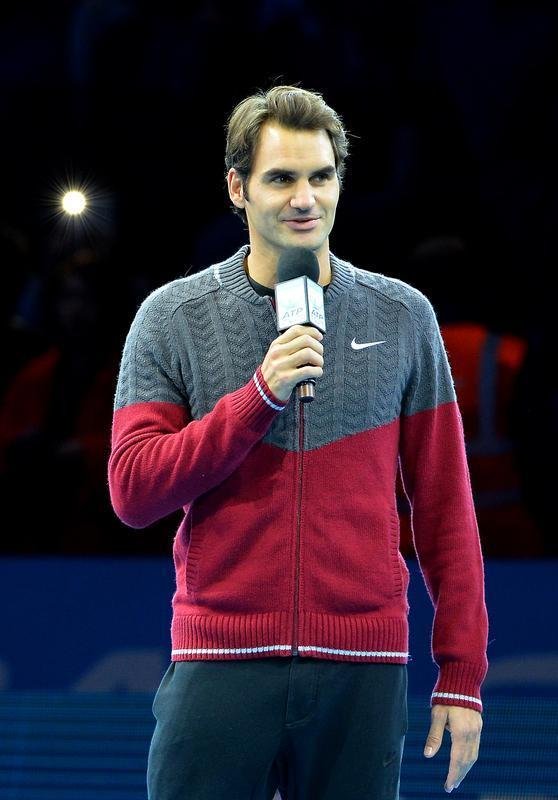 A aguardada deciso do ATP Finals, entre Novak Djokovic e Roger Federer em Londres, no foi realizada. Com dores nas costas, o suo desistiu de entrar em quadra neste domingo, concedendo ao rival srvio o tricampeonato do torneio que encerra a temporada da ATP, em Londres - ao todo, o lder do ranking chega ao quarto trofu no consecutivo na competio.