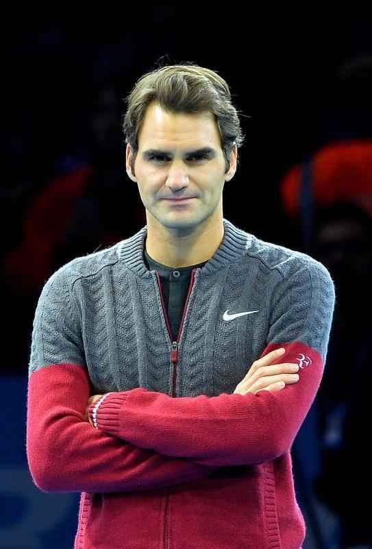 A aguardada deciso do ATP Finals, entre Novak Djokovic e Roger Federer em Londres, no foi realizada. Com dores nas costas, o suo desistiu de entrar em quadra neste domingo, concedendo ao rival srvio o tricampeonato do torneio que encerra a temporada da ATP, em Londres - ao todo, o lder do ranking chega ao quarto trofu no consecutivo na competio.