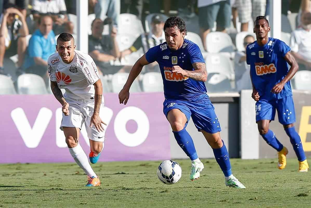 Imagens do confronto entre Santos e Cruzeiro, na Vila Belmiro 