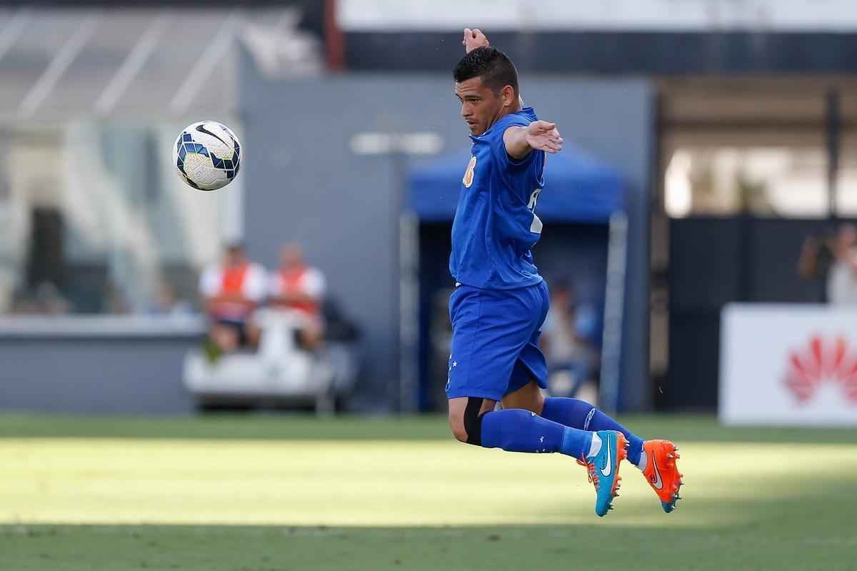 Imagens do confronto entre Santos e Cruzeiro, na Vila Belmiro 