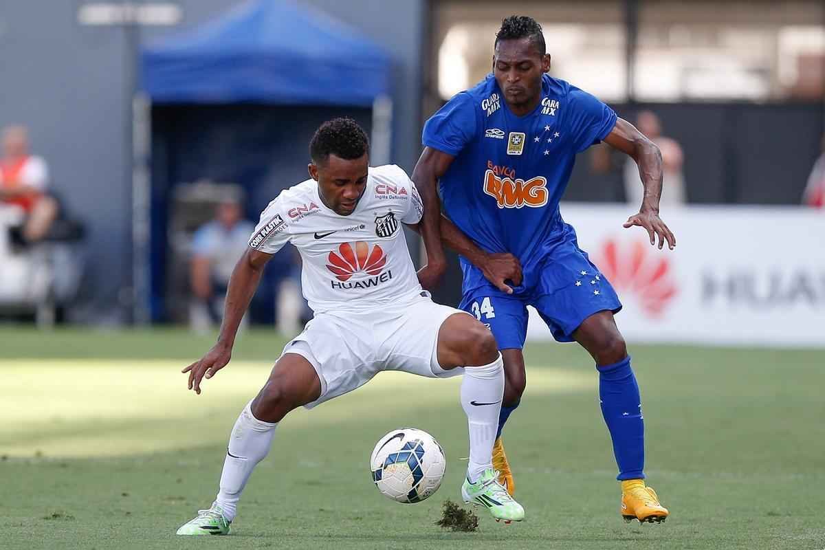 Imagens do confronto entre Santos e Cruzeiro, na Vila Belmiro 
