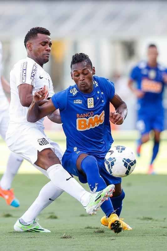 Imagens do confronto entre Santos e Cruzeiro, na Vila Belmiro 