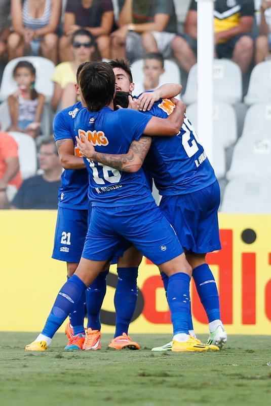 Imagens do confronto entre Santos e Cruzeiro, na Vila Belmiro