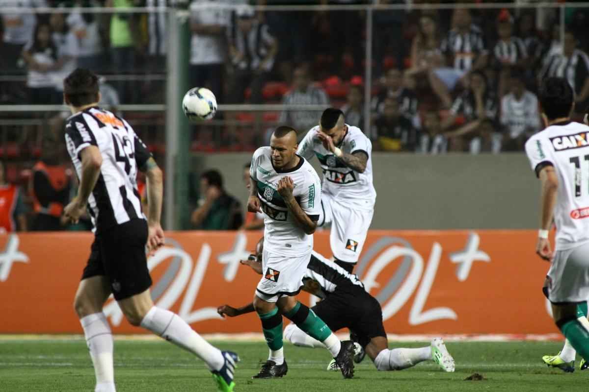 Fotos do jogo entre Atltico e Figueirense, no Independncia, pela 34 rodada do Campeonato Brasileiro