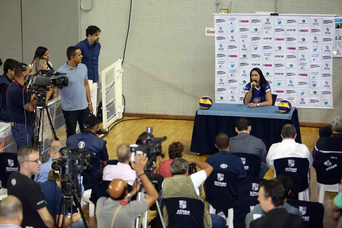 Apresentao da ponteira Jaqueline ao Minas Tnis Clube
