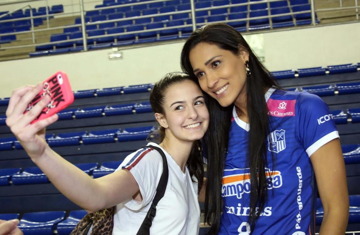 Apresentao da ponteira Jaqueline ao Minas Tnis Clube