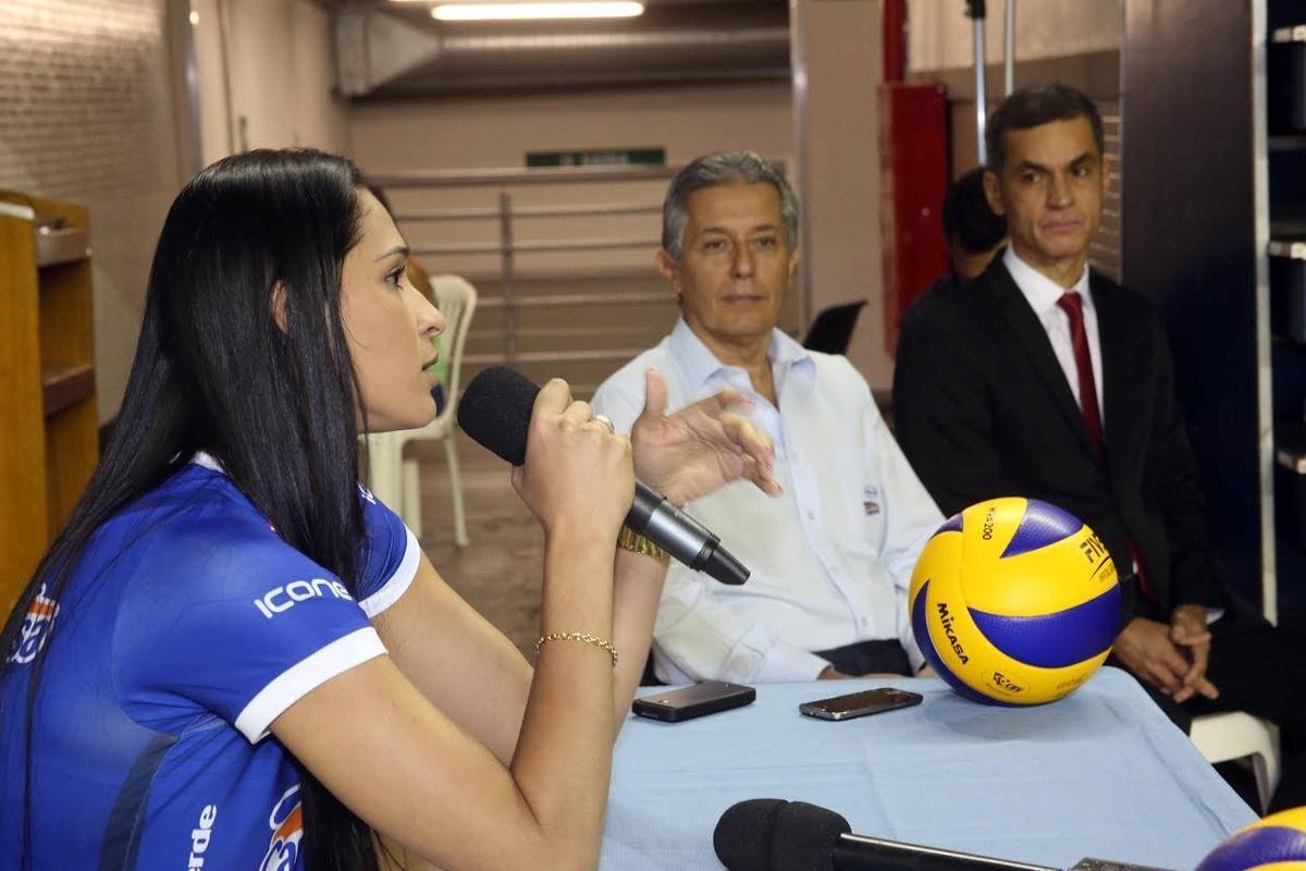 Apresentao da ponteira Jaqueline ao Minas Tnis Clube