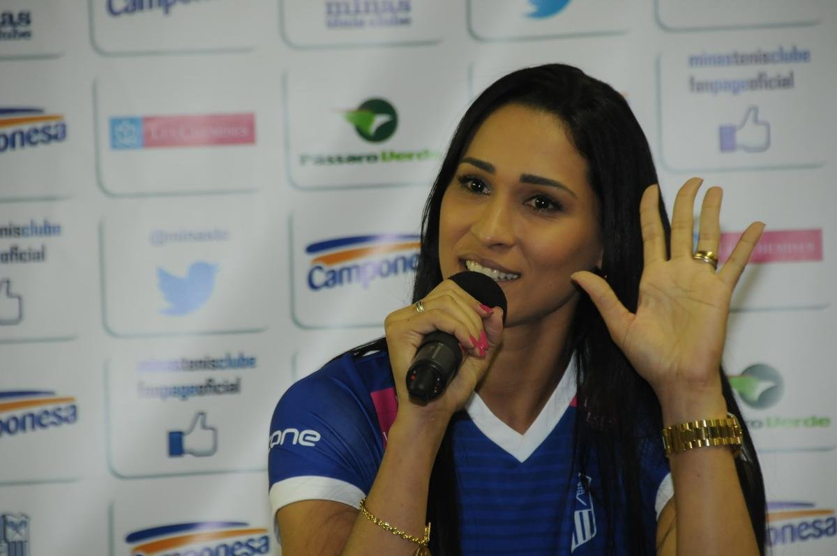 Apresentao da ponteira Jaqueline ao Minas Tnis Clube