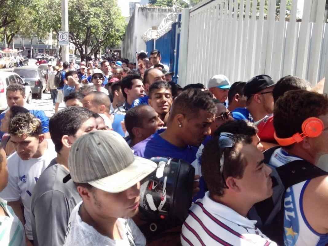 No Barro Preto, filas tambm so longas