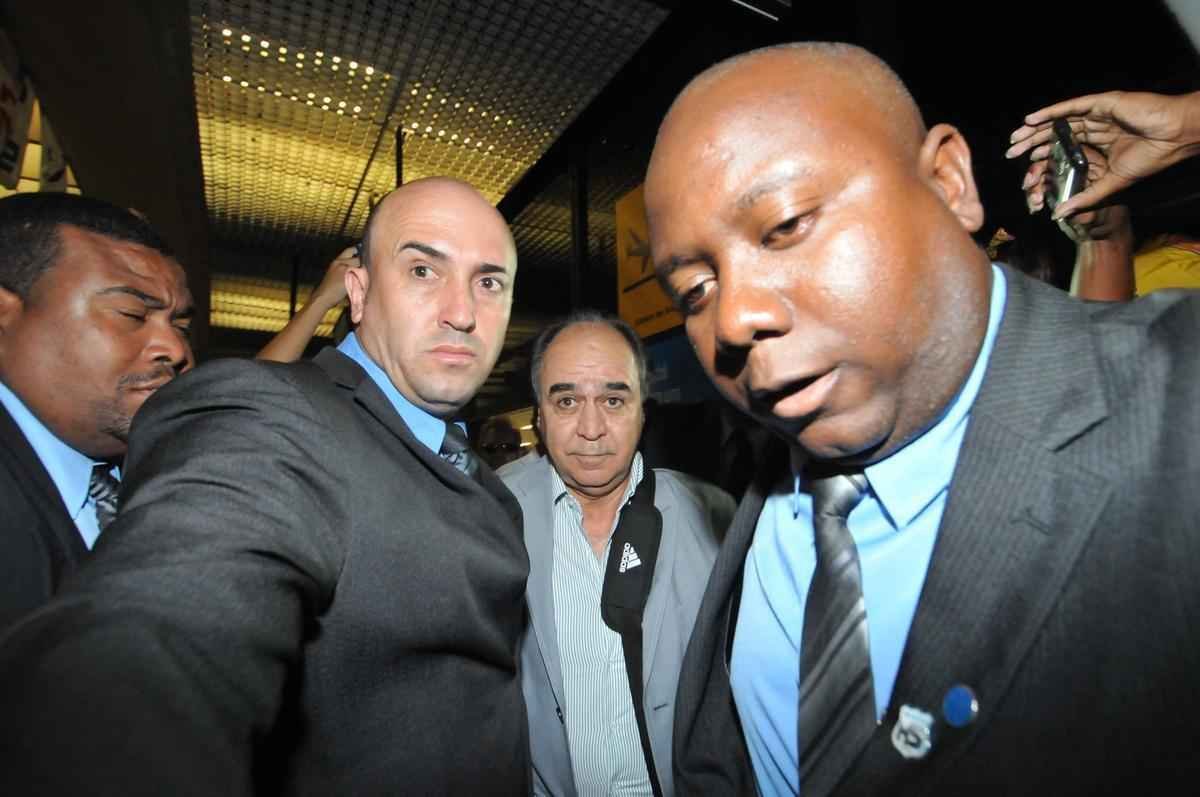 Cerca de 400 cruzeirenses, segundo estimativa da PM, compareceram ao Aeroporto de Confins