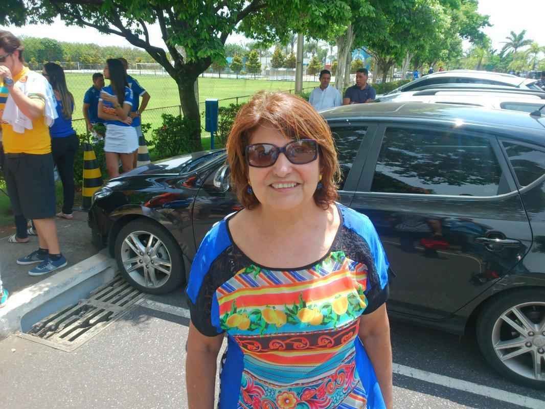 Centenas de torcedores celestes foram ao provvel 'treino do tetra' na Toca da Raposa II