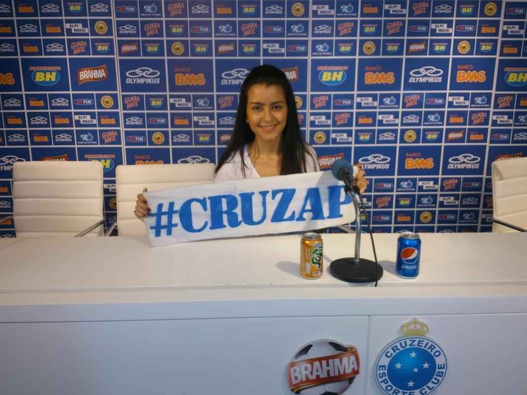 Centenas de torcedores celestes foram ao provvel 'treino do tetra' na Toca da Raposa II