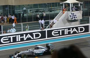 Hamilton fatura bicampeonato na F1
