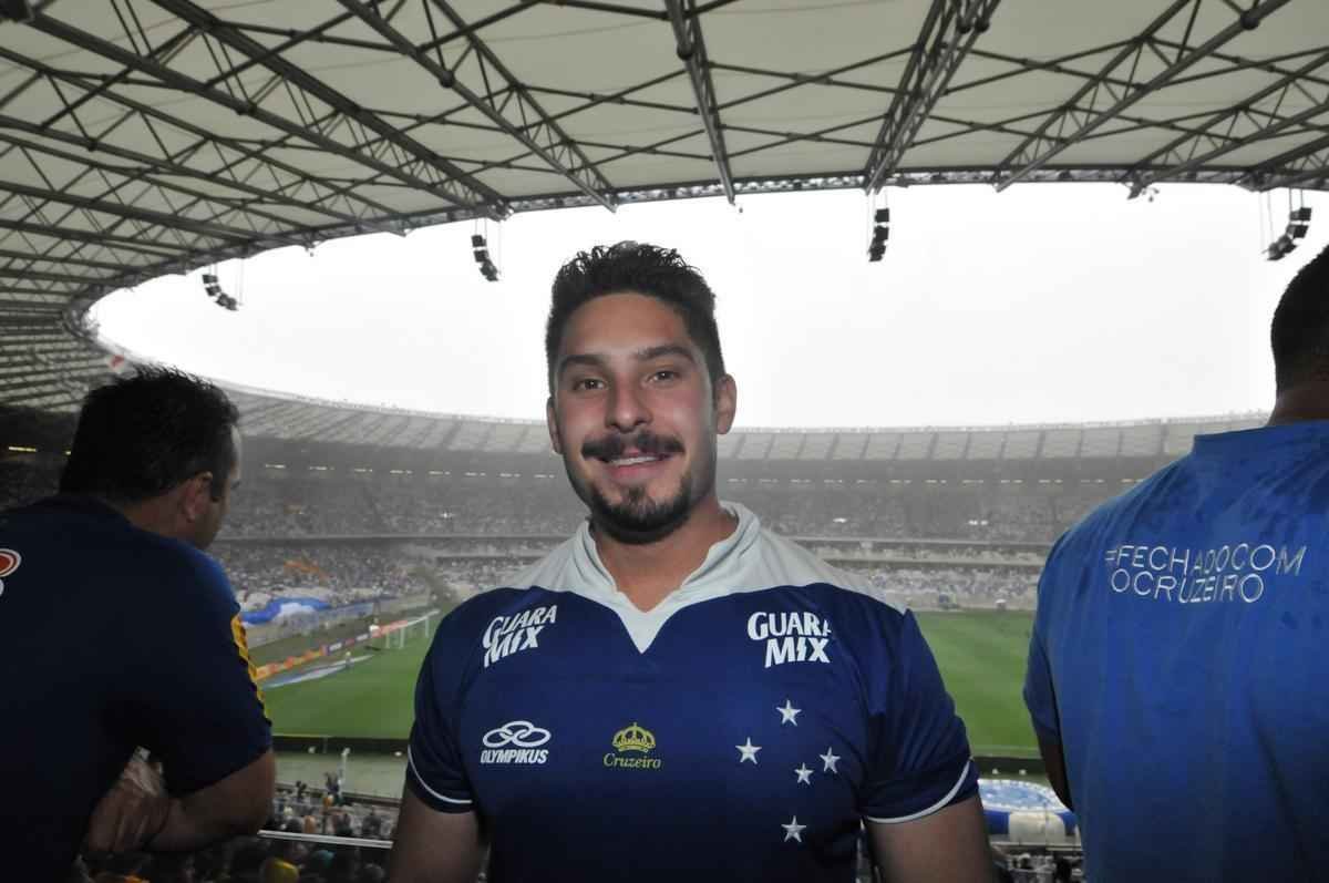 Torcedores celestes acompanham jogo decisivo do Cruzeiro contra Gois, no Gigante da Pampulha 