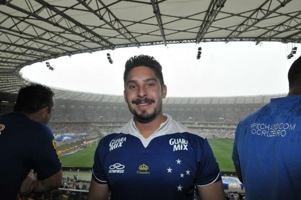 Torcedores celestes acompanham jogo decisivo do Cruzeiro contra Gois, no Gigante da Pampulha 