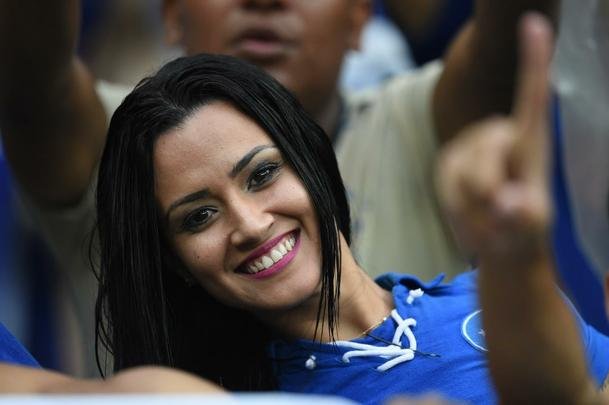 Torcedores celestes acompanham jogo decisivo do Cruzeiro contra Gois, no Gigante da Pampulha 