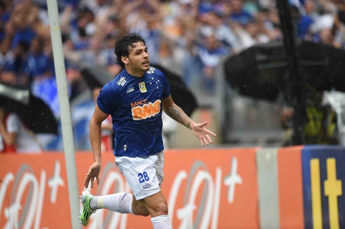 Imagens da partida entre Cruzeiro e Gois no Mineiro