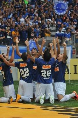 Imagens da partida entre Cruzeiro e Gois no Mineiro