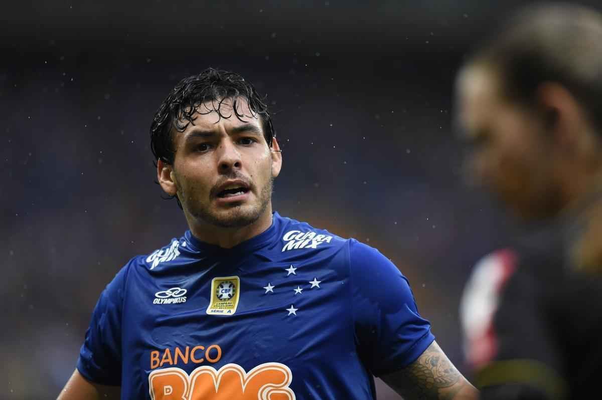 Imagens da partida entre Cruzeiro e Gois no Mineiro