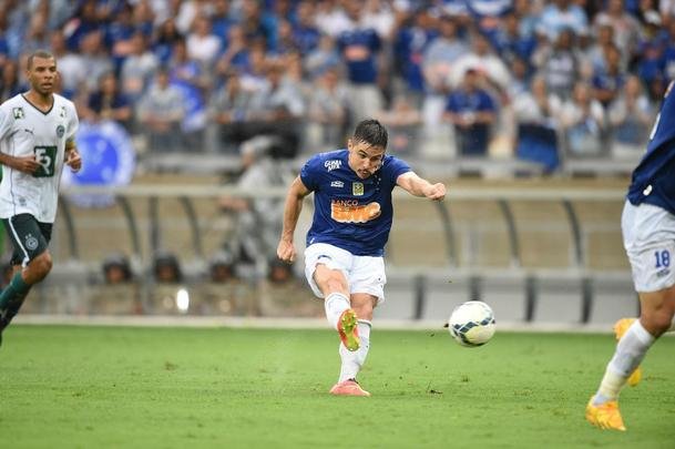 Imagens da partida entre Cruzeiro e Gois no Mineiro