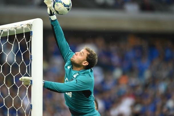 Imagens da partida entre Cruzeiro e Gois no Mineiro