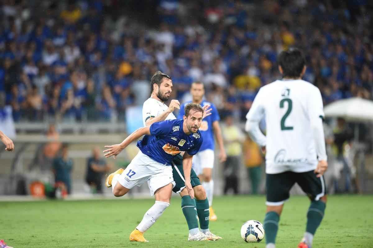 Imagens da partida entre Cruzeiro e Gois no Mineiro