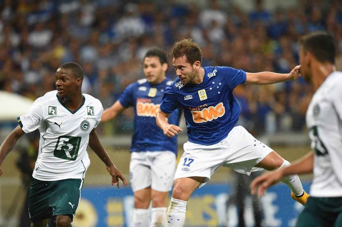 Imagens da partida entre Cruzeiro e Gois no Mineiro