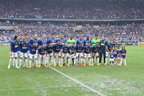 Imagens da partida entre Cruzeiro e Gois no Mineiro