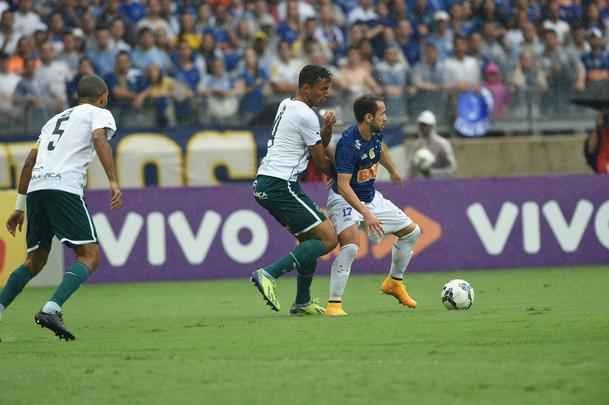 Imagens da partida entre Cruzeiro e Gois no Mineiro