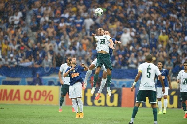 Imagens da partida entre Cruzeiro e Gois no Mineiro